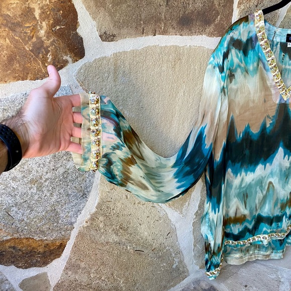 B sheer long sleeve top - Picture 4 of 16